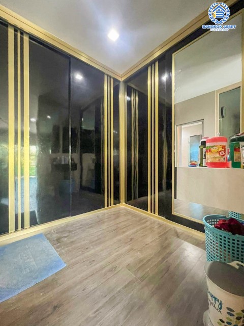 *****บ้านเดี่ยวมือสองย่านกรุงเทพฯ ม.ไลฟ์บางกอกบูเลอวาร์ด รามอินทรา เนื้อที่กว้างขวางเกือบ 65 ตร.ว. ฟังก์ชัน 4 ห้องนอน 4 ห้องน้ำ ที่จอดรถ 2 คัน บนทำเลแห่งการเดินทาง ใกล้รถไฟฟ้าสายสีชมพู "สถานีนพรัตนราชธานี" และทางด่วน "พระราม2-กาญจนาภิเษก"